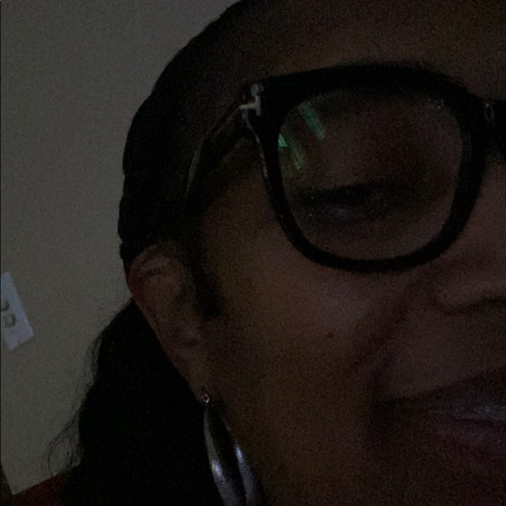 Meet your Posher, Crystal